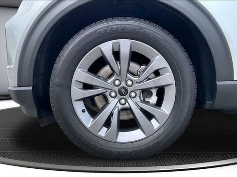 Used 2023 Ford Explorer XLT w/ Equipment Group 202A AWD/4WD image 33