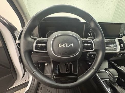 Used 2023 Kia Sorento S w/ Panoramic Sunroof Package AWD/4WD image 15