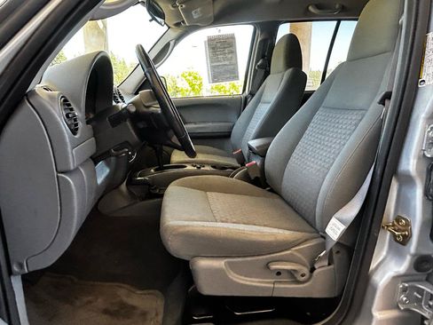 Used 2005 Jeep Liberty Sport AWD/4WD image 18