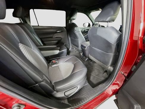Used 2023 Toyota Highlander XSE FWD image 27