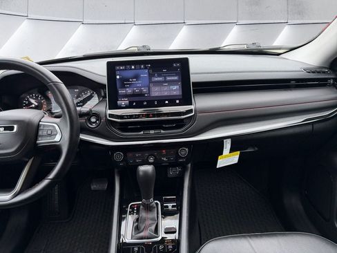 Used 2022 Jeep Compass Trailhawk w/ Trailhawk Convenience Group AWD/4WD image 12