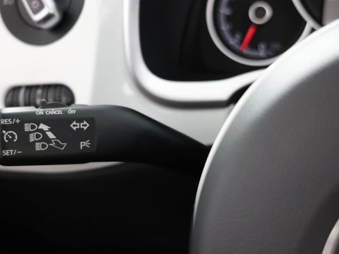Used 2019 Volkswagen Beetle 2.0T SE FWD image 23