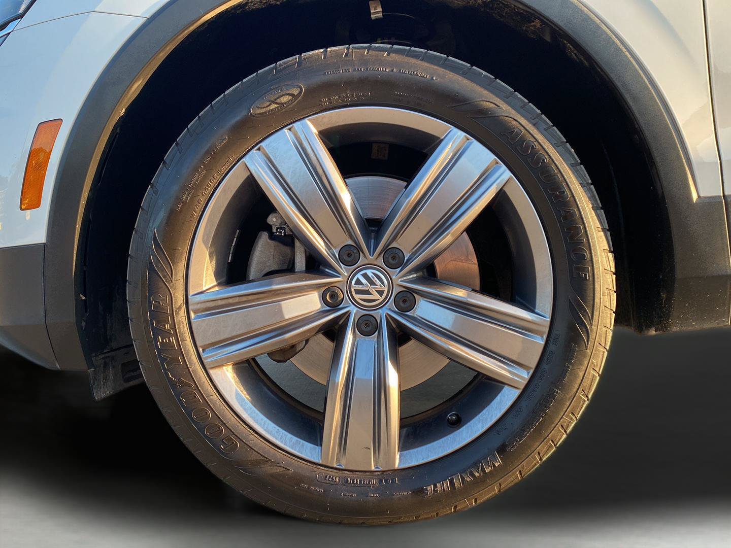 Used 2019 Volkswagen Tiguan SEL Premium AWD/4WD image 11