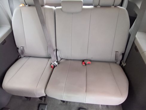Used 2015 Toyota Sienna Limited image 33