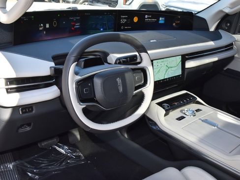 New 2025 Lincoln Navigator L Reserve image 38