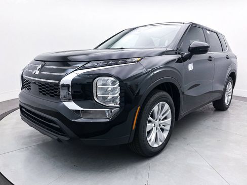 New 2025 Mitsubishi Outlander ES image 3