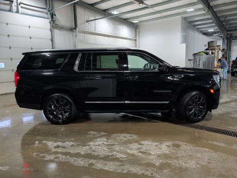 Used 2023 GMC Yukon XL SLT w/ SLT Premium Package image 2