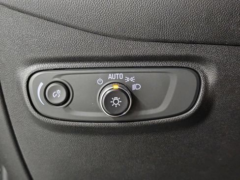 Used 2023 Chevrolet Equinox RS FWD image 32