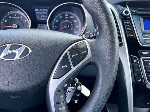 Used 2016 Hyundai Elantra GT FWD image 25