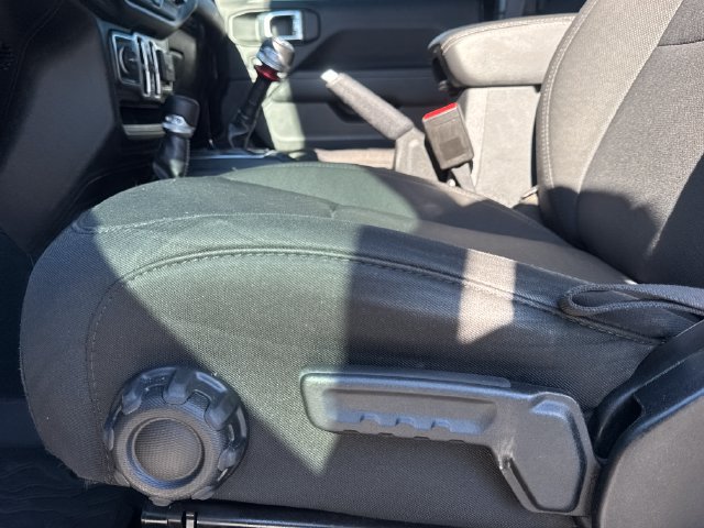 Used 2022 Jeep Gladiator Overland AWD/4WD image 13