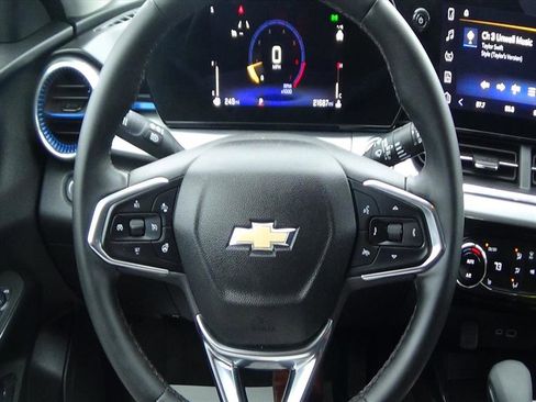 Used 2025 Chevrolet Trax LT image 19