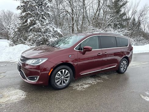 Used 2020 Chrysler Pacifica Touring-L image 1