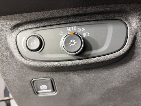 Used 2023 GMC Terrain SLE w/ Driver Convenience Package image 28