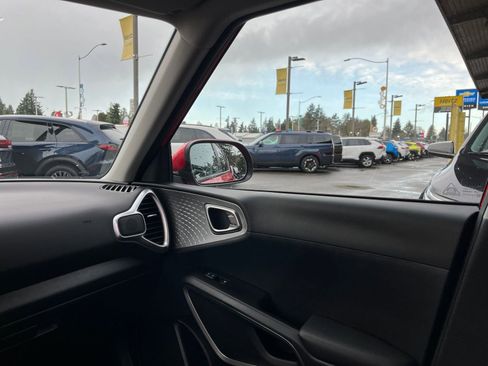 Used 2025 Kia Soul LX w/ LX Technology Package image 35