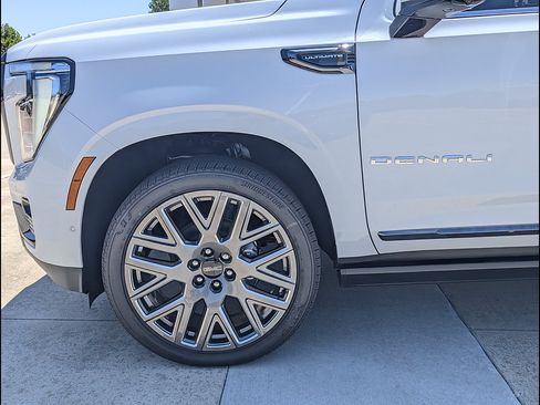 New 2026 GMC Yukon XL Denali Ultimate w/ LPO, Illumination Package AWD/4WD image 10
