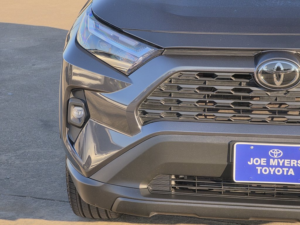 Used 2025 Toyota RAV4 XLE Premium FWD image 5