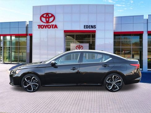 Used 2024 Nissan Altima 2.5 SR FWD image 8