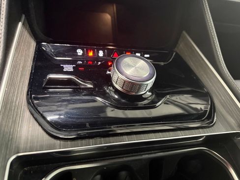 Used 2024 Jeep Wagoneer Series II AWD/4WD image 19