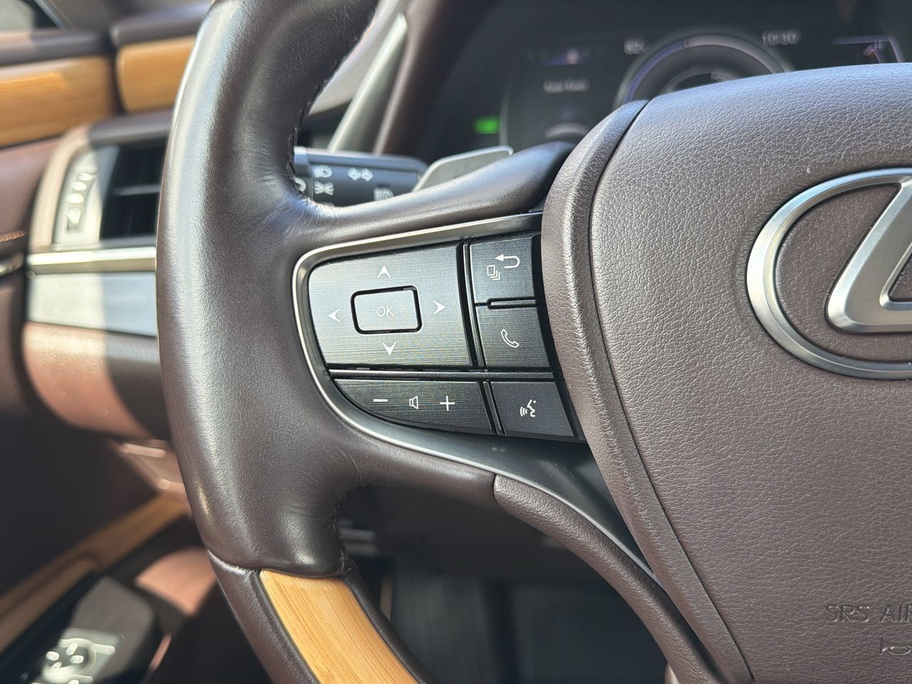 Used 2019 Lexus ES 300h w/ Accessory Package 2 FWD image 28
