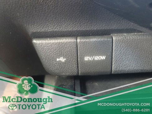 Used 2020 Toyota Camry SE image 31