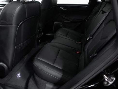 Certified 2026 Porsche Macan AWD/4WD image 34