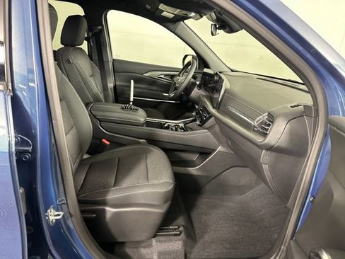 Used 2025 Chevrolet Traverse LT w/ Driver Confidence Package image 28