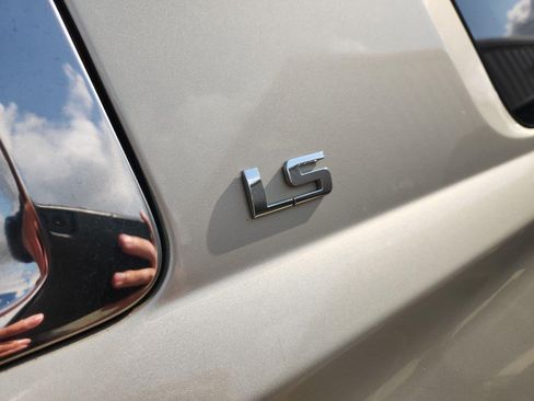 Used 2015 Chevrolet Suburban LS RWD image 30