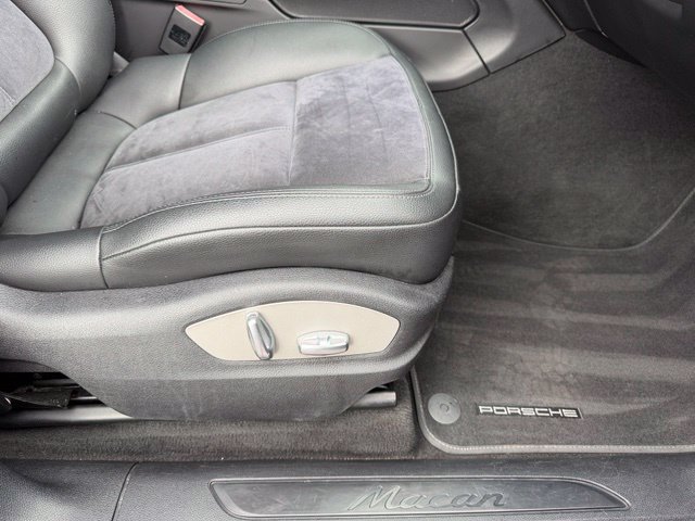 Used 2021 Porsche Macan AWD/4WD image 25