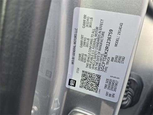 Used 2024 Chevrolet Colorado Z71 w/ Z71 Convenience Package 2 image 16