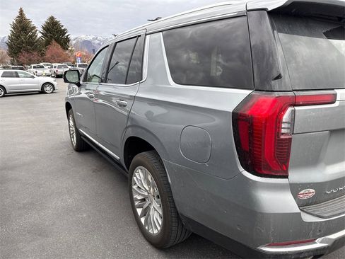 Used 2025 GMC Yukon Denali w/ Sun & Power Step Package image 4