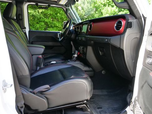 Used 2019 Jeep Wrangler Unlimited Rubicon AWD/4WD image 37