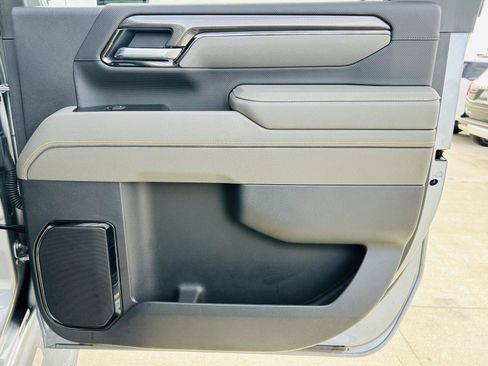 Used 2025 Chevrolet Silverado 2500 ZR2 image 32