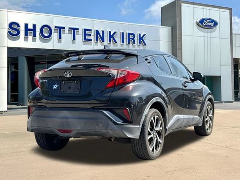 Used 2018 Toyota C-HR XLE FWD image 8