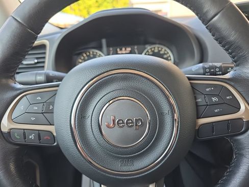 Used 2017 Jeep Renegade Latitude w/ Cold Weather Group AWD/4WD image 17