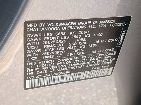 Certified 2022 Volkswagen Atlas Cross Sport SEL R-Line image 38