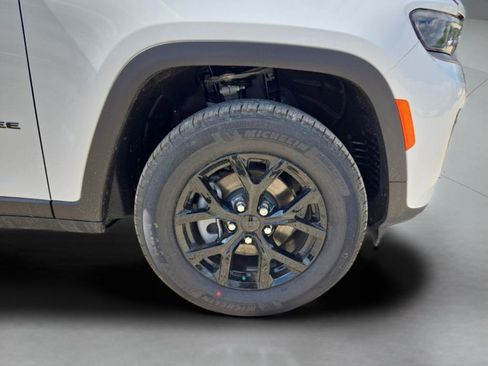 New 2026 Jeep Grand Cherokee Altitude AWD/4WD image 35