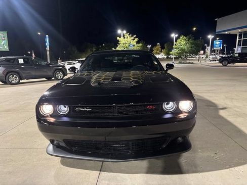 Used 2022 Dodge Challenger R/T Scat Pack RWD image 2