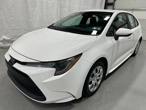 Used 2026 Toyota Corolla LE FWD image 3