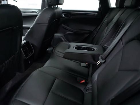 Certified 2026 Porsche Macan AWD/4WD image 35
