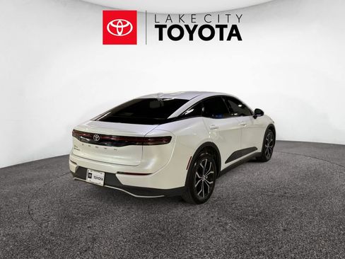 Used 2025 Toyota Crown XLE image 7