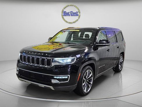 Used 2022 Jeep Wagoneer Series III w/ Premium Group I AWD/4WD image 2