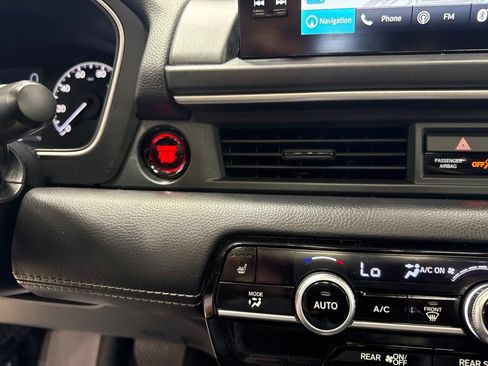 Used 2024 Honda Pilot Touring image 23