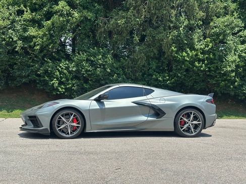 Used 2022 Chevrolet Corvette Stingray Preferred Cpe w/ Z51 Performance Package RWD image 5
