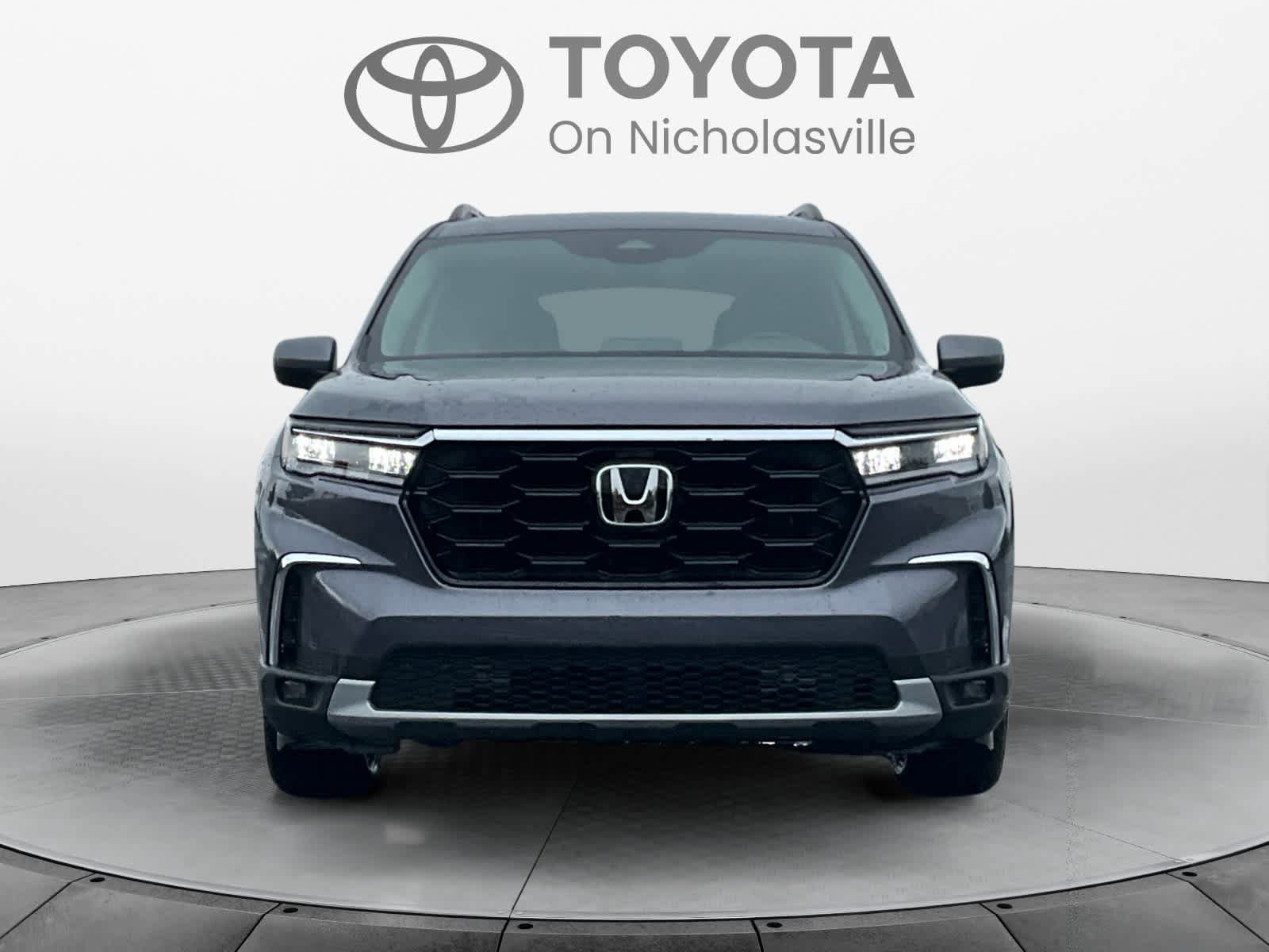 Used 2025 Honda Pilot Touring image 8