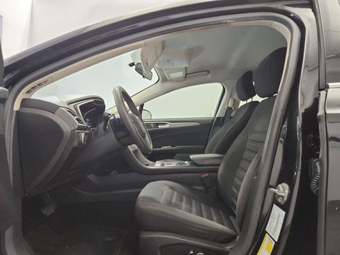 Used 2017 Ford Fusion SE w/ Fusion SE Technology Package FWD image 7