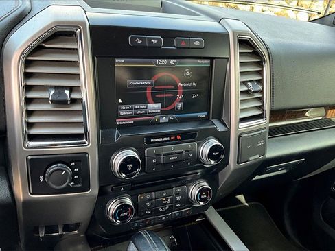 Used 2015 Ford F150 Platinum w/ Equipment Group 701A Luxury image 29