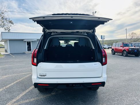 New 2025 Ford Expedition Active image 8