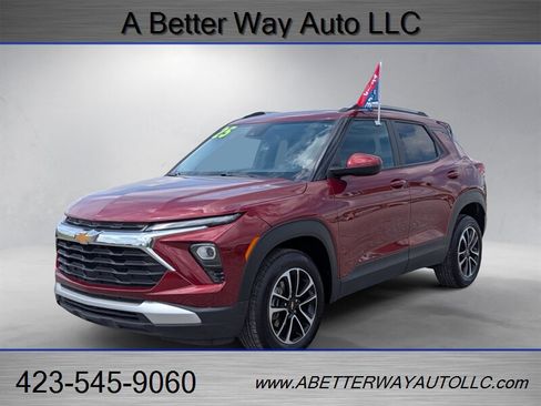 Used 2025 Chevrolet TrailBlazer LT AWD/4WD image 2