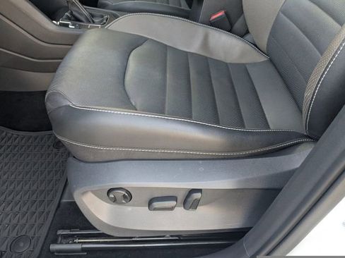 Used 2022 Volkswagen Taos SEL image 18