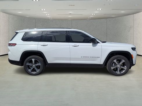 New 2026 Jeep Grand Cherokee L Limited RWD image 3